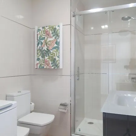 Centre Sea View Apartment *